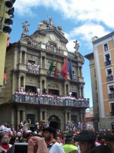 chupinazo al final de la Calle Nueva  