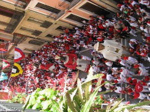 De rojo Vistas desde la pensión Escaray San Fermín  