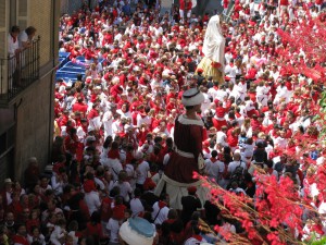 De rojo Vistas desde la pensión Escaray San Fermín  